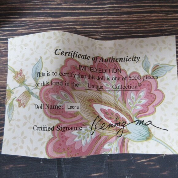 UniQue Porcelain Doll Limited Edition 16" - Bonnie - Picture 10 of 10